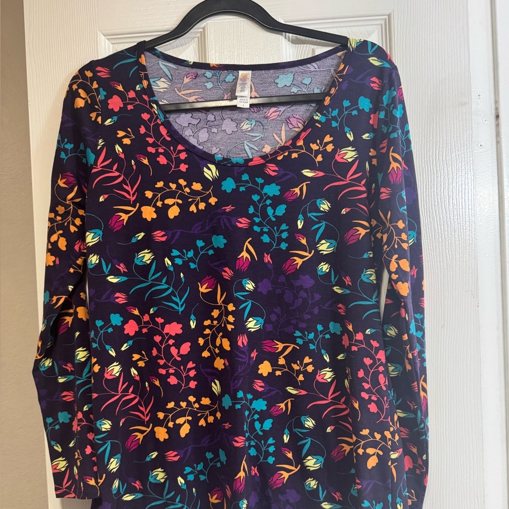 LuLaRoe Lynnae long sleeve tee. High low hem. Vibrant colors. Sm. EUC